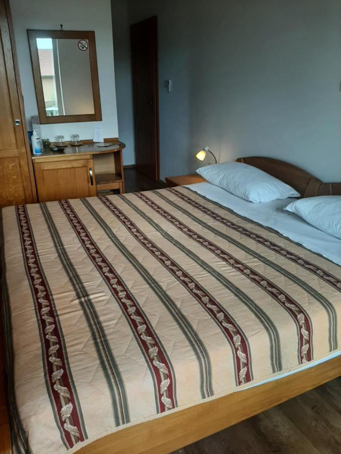Room Eta Cres Exteriér fotografie